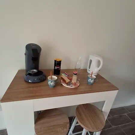 Alojamento de Acomodação e Pequeno-almoço Avec Terrasse 3*